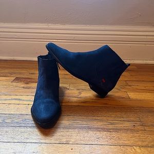 Marc Joseph New York Women’s nubuck  ankle boot in size 11, color ice blue